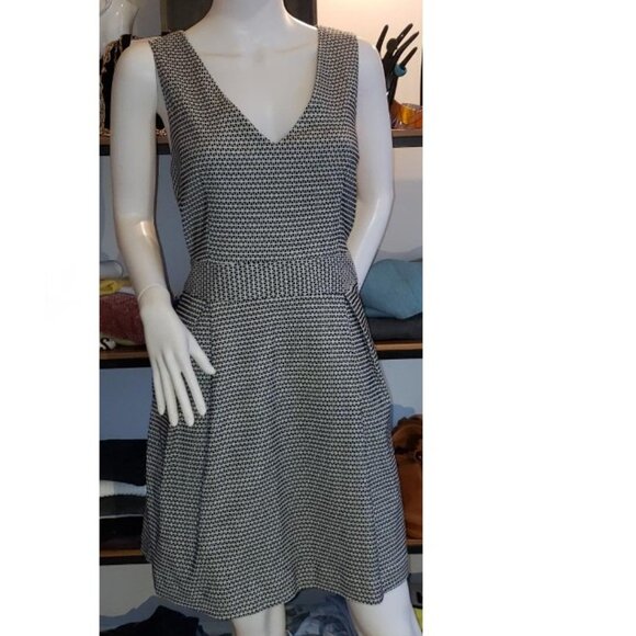 Icône Simons Dresses & Skirts - NWOT black and white geometric print fit and flare dress size Large
